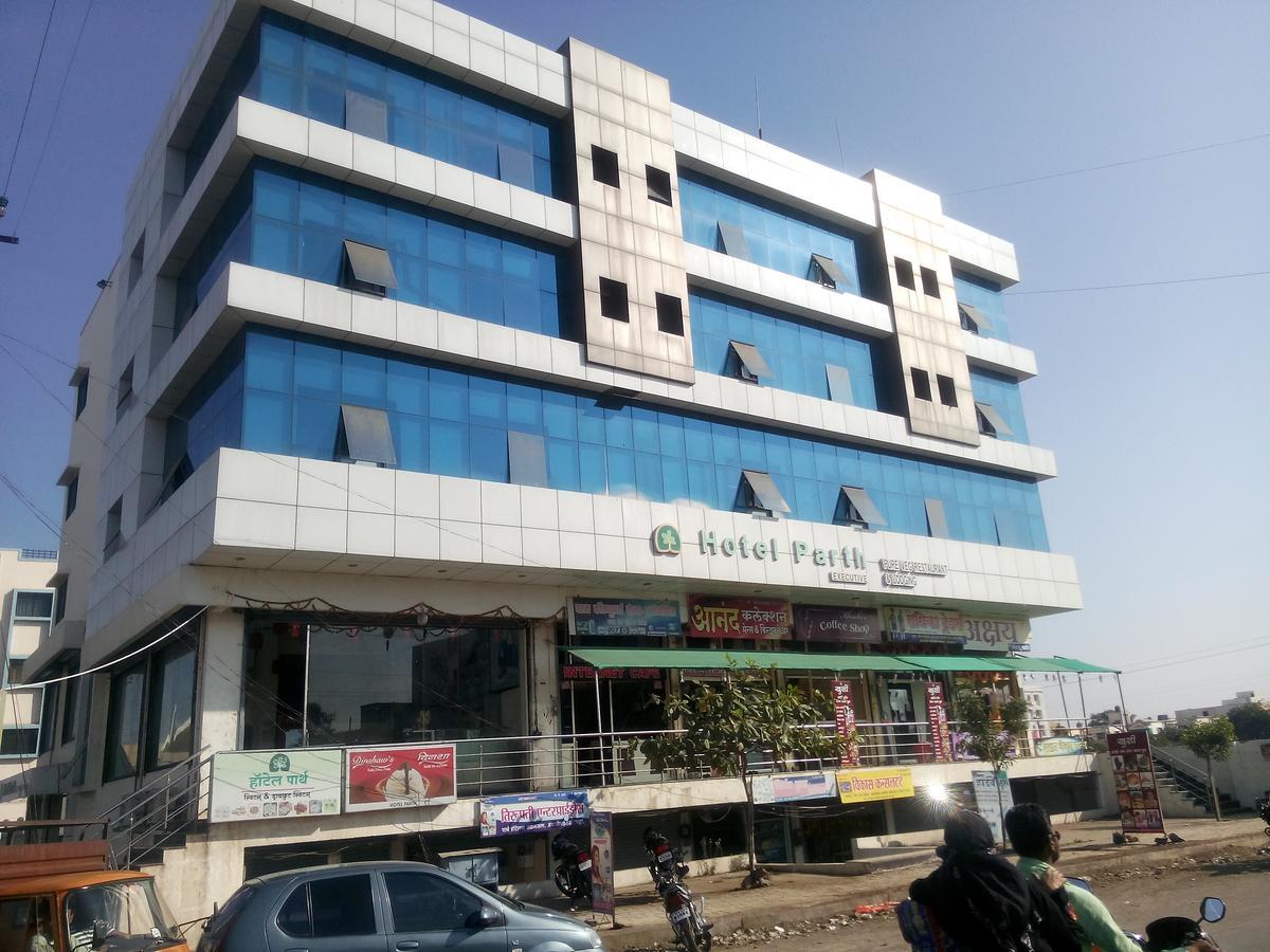 Hotel Parth Executive Lātūr Exterior foto